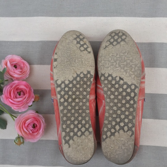 Toms coral and white size 7 slip on pink shoes - Picture 3 of 5